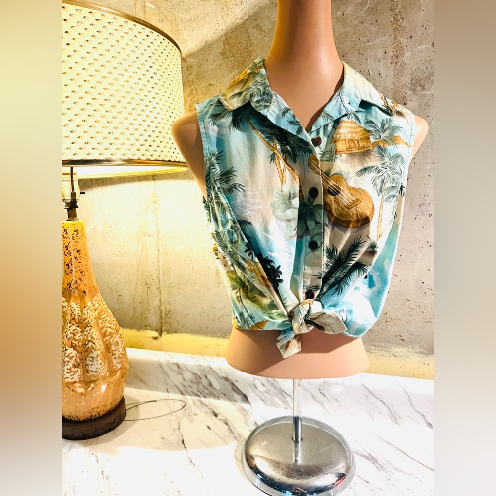 Vintage 1960’s Hilo Hattie Hawaiian Pin-Up Top